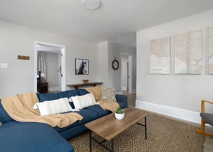 The Hilltop Haven Historic West Salem Charm 5 Mins To Downtown Hospitals Walk To Greenway Holiday home