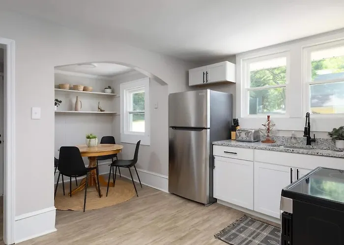 The Hilltop Haven Historic West Salem Charm 5 Mins To Downtown Hospitals Walk To Greenway Holiday home