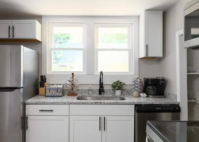 The Hilltop Haven Historic West Salem Charm 5 Mins To Downtown Hospitals Walk To Greenway *